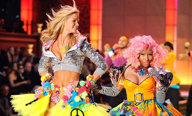Watch "Nicki Minaj" Performs "Super Bass" Live at Victoria's Secret Fashion Show 2011