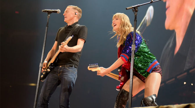 Taylor Swift and Bryan Adams perform on Reputation Tour