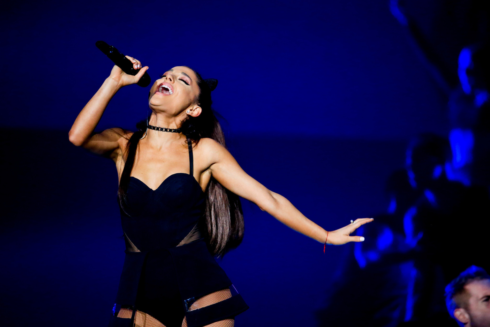 Пение звезды. Ariana grande 2015.