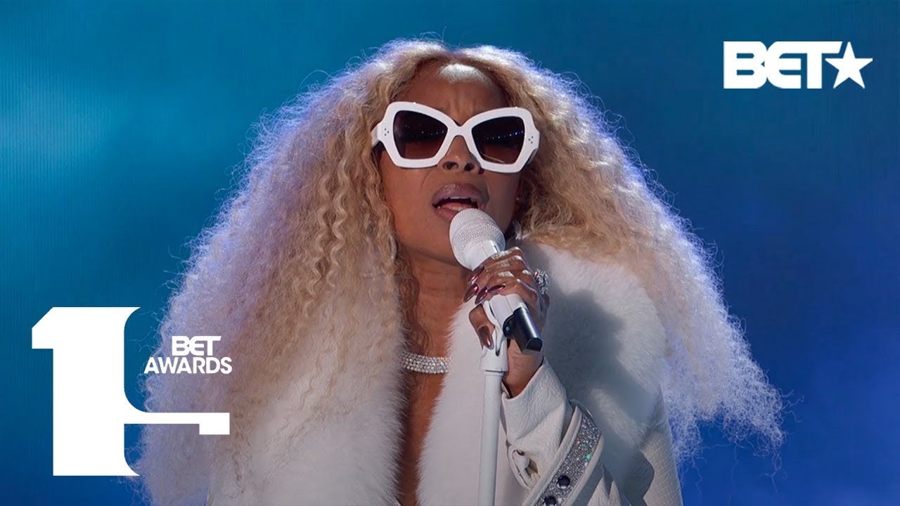 Mary J. Blige Performs “My Life,” Real Love,” & More In ICONIC Performance!